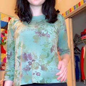 Green flower and word detailed long sleeve